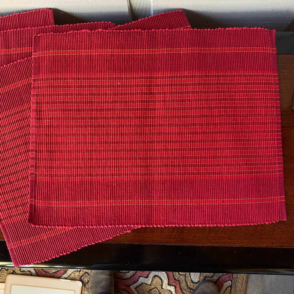 Beautiful Set of 4 Holiday Red & Metallic Gold Woven Cotton Placemats